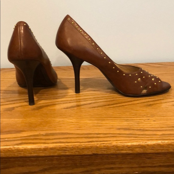 BEAUTIFUL BROWN AND GOLD micheal kors heels. - Picture 3 of 4